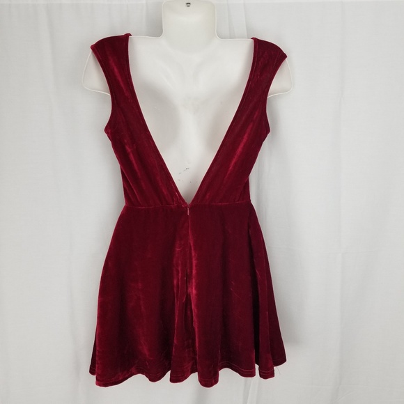 Tobi Red Velvet Dress Short Skater Sz M - Picture 4 of 6